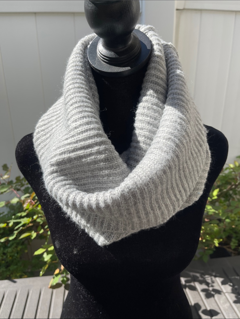 H&M Light Gray Ribbed Knit Scarf